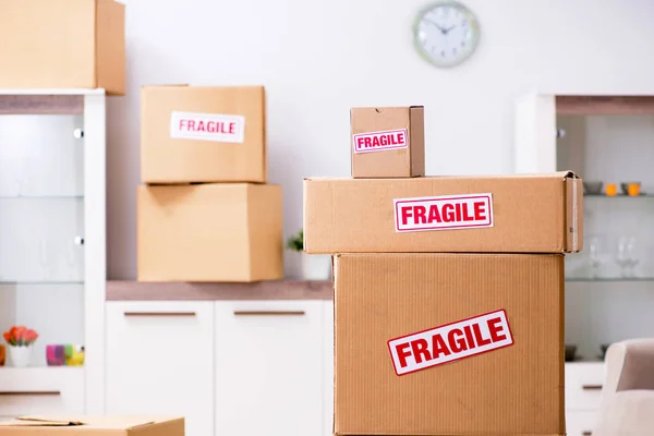 Transportation contractor with fragile boxes — Stock Photo, Image