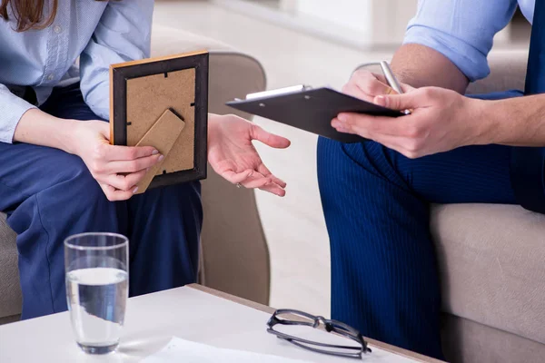 Young woman visiting male psychologist for unreciprocated love — Stock Photo, Image