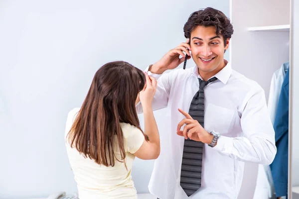 Woman sees her husband off to work — Stock Photo, Image