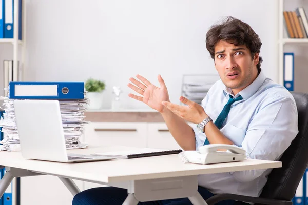 Overloaded busy employee with too much work and paperwork — Stock Photo, Image