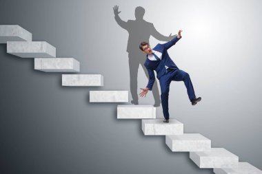 İş adamı ve iş konseptindeki gölgesi