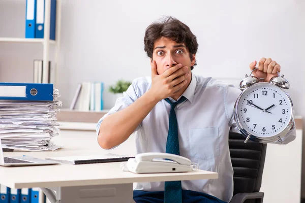 Overloaded busy employee with too much work and paperwork — Stock Photo, Image