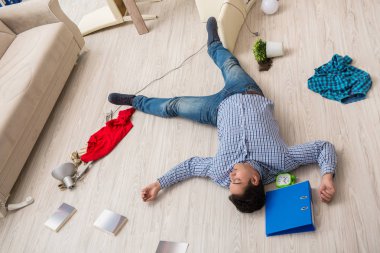 Evdeki soygundan sonra ölen adam.