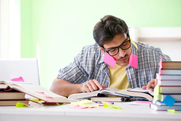 Student preparing for university exams with many conflicting pri — Stock Photo, Image