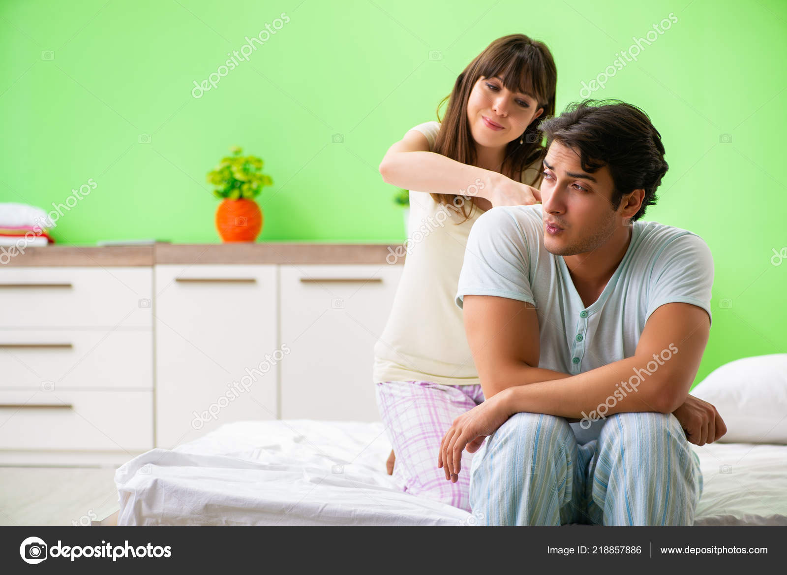 para-sdelaet-massazh-massazh-intimniy-chlena-video