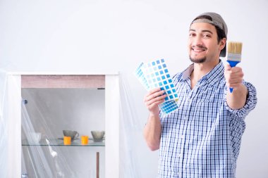 Genç müteahhit gökkuşağının rengini seçiyor 