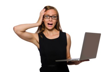 Dizüstü bilgisayarı olan kadın beyazda izole edilmiş. 