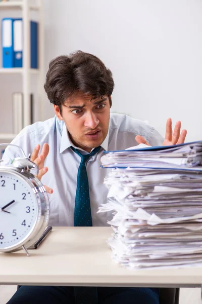 Overloaded busy employee with too much work and paperwork — Stock Photo, Image