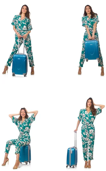Женщина с чемоданами готовится к летним каникулам — стоковое фото