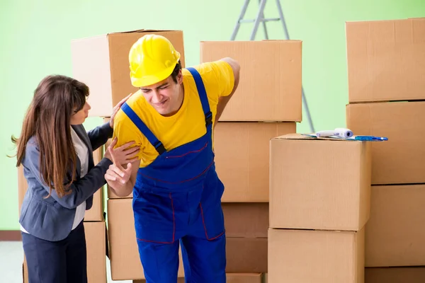 Woman boss and man contractor working with boxes delivery — Stock Photo, Image