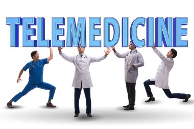 Uzaktan kontrol yapan doktorla tele sağlık konsepti