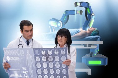 Teletıp konseptinde iki doktor.
