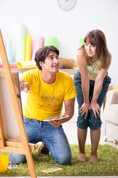 Young couple enjoying painting at home — Stock Photo, Image