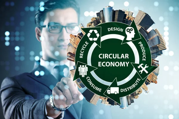 Concepto de economía circular con empresario —  Fotos de Stock