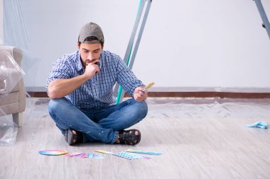 Genç müteahhit gökkuşağının rengini seçiyor 
