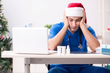 Doktor Noel arifesinde vardiyada.