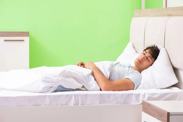 Jongeman Die Vroeg Ochtend Moeilijk Wakker Kan Worden — Stockfoto