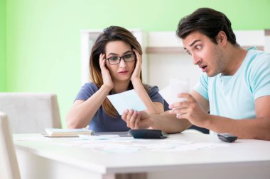 Genç aile kişisel finansla boğuşuyor