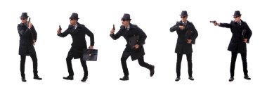 Beyaz arka planda izole edilmiş tabancalı bir casus.