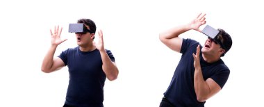 Sanal gerçeklik Vr gözlük izole o giyen genç yakışıklı adam