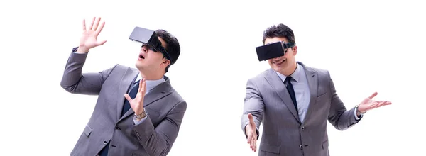 Empresário vestindo óculos de realidade virtual VR isolados em branco — Fotografia de Stock