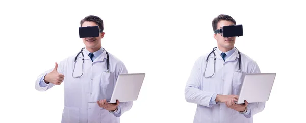 Doctor usando un auricular de realidad virtual vr aislado en ba blanca —  Fotos de Stock