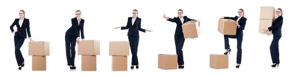 Γυναίκα επιχειρηματίας με κουτιά σε λευκό — Φωτογραφία Αρχείου