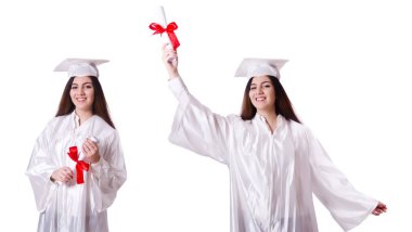 Diplomalı bir kız, beyazlar içinde izole edilmiş.