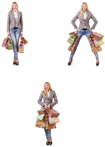 Piękna kobieta z torby na zakupy na białym tle — Zdjęcie stockowe