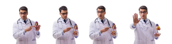 Молодой врач с сердечной формой изолирован на белом — стоковое фото