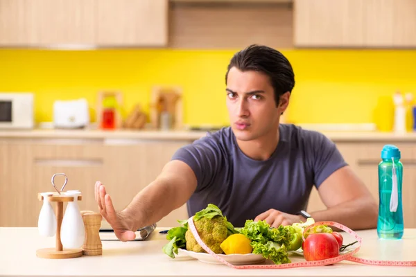 Joven en la dieta y el concepto de alimentación saludable — Foto de Stock