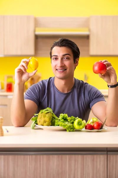 Joven en la dieta y el concepto de alimentación saludable —  Fotos de Stock