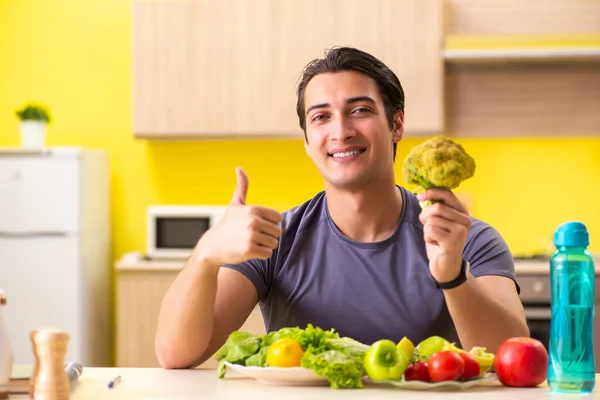 Joven en la dieta y el concepto de alimentación saludable —  Fotos de Stock