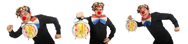 Grappige clown met klok dat geïsoleerd op wit — Stockfoto