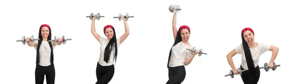 Wanita muda berolahraga dengan dumbbells — Stok Foto