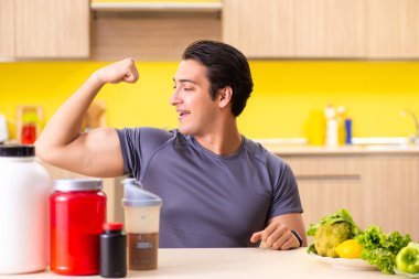 Sağlıklı beslenme konsepti olan genç bir adam