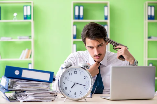 Despaired businessman thinking of suicide in the office — Stock Photo, Image