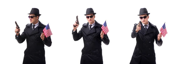 Adam casus beyaz arka plan üzerinde izole tabanca ve ABD bayrağı ile — Stok fotoğraf