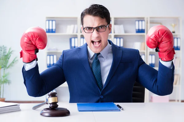 Rechtsanwalt in seinem Büro — Stockfoto