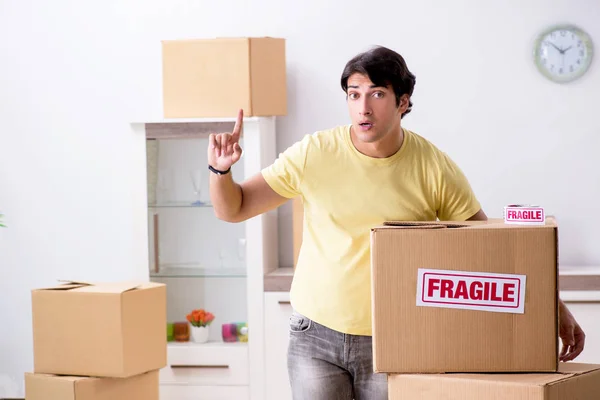 Man moving house and relocating with fragile items — Stock Photo, Image