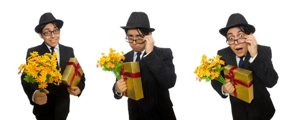 Pan z pudełko na prezent i kwiaty na białym tle — Zdjęcie stockowe