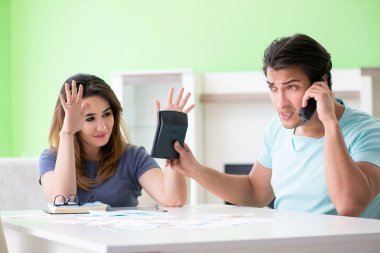 Genç aile kişisel finansla boğuşuyor