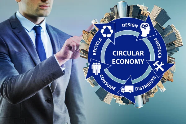 Concepto de economía circular con empresario —  Fotos de Stock