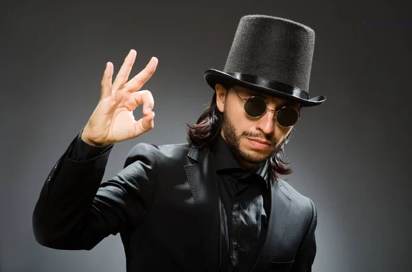 Vintage concept with man wearing black top hat — Stock Photo, Image