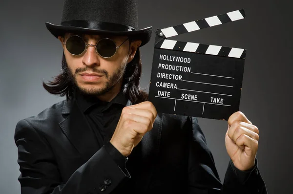 Concepto vintage con hombre con sombrero de copa negro — Foto de Stock