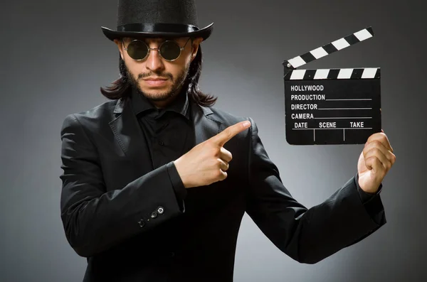 Concepto vintage con hombre con sombrero de copa negro — Foto de Stock