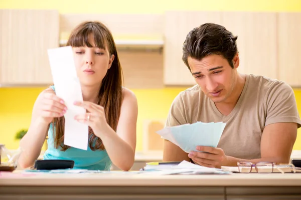 Young family struggling with personal finance — Stock Photo, Image