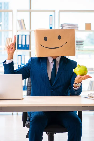 Homem feliz com caixa em vez de cabeça — Fotografia de Stock