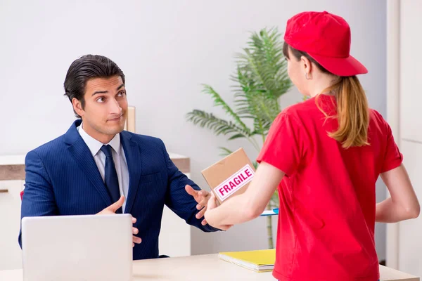 Courier delivering parcel to the office — Stock Photo, Image