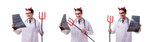 Диявольський лікар у смішній медичній концепції ізольований на білому фоні — стокове фото